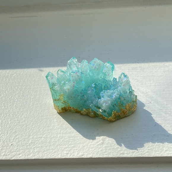 House decoration ~ Frozen light blue crystal cluster with gold flakes 💙🤍 - Picture 6 of 15